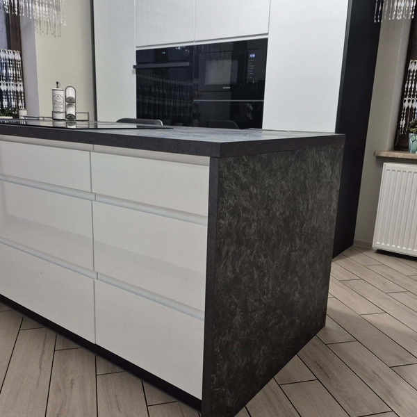 Elegancka kuchnia z wyspą